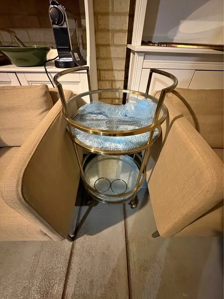 Moving sale in Kensington: furniture, appliances, clothing and household goods
