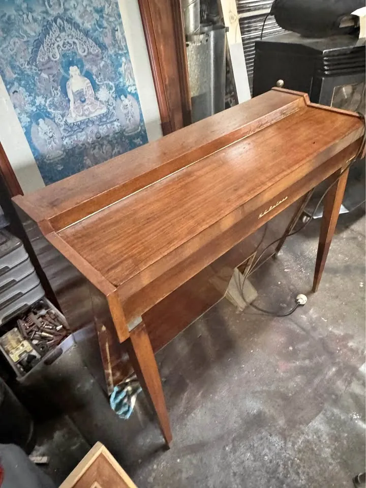Garage sale in Melbourne VIC offering second hand goods