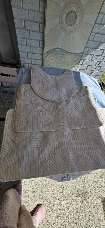 Garage sale in Redbank Plains QLD: lamp, side table and garden screen
