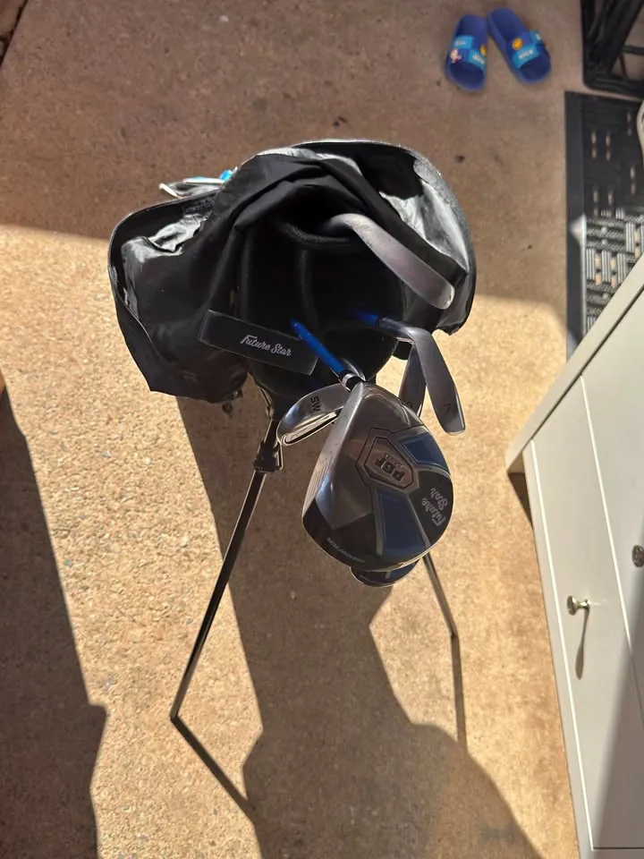 Moving out sale in Stuart Park NT: golf set, portable cot, vacuum cleaner and wooden TV unit