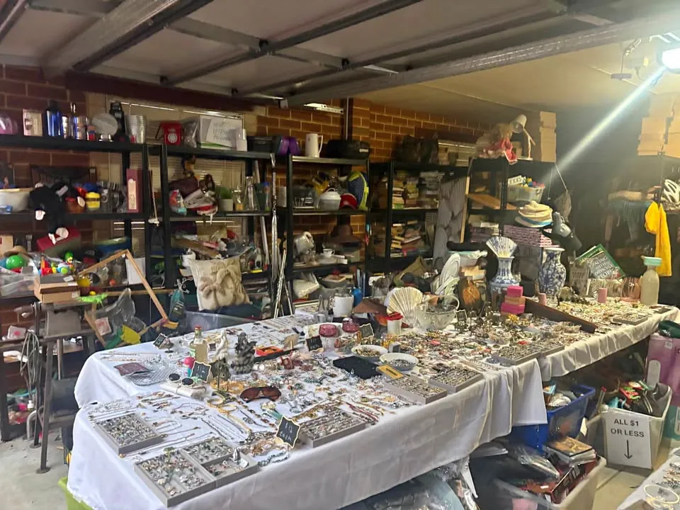 Deceased estate sale in Mount Pleasant WA: jewelry, curios and household goods